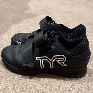 TYR Black lifters Women’s 8